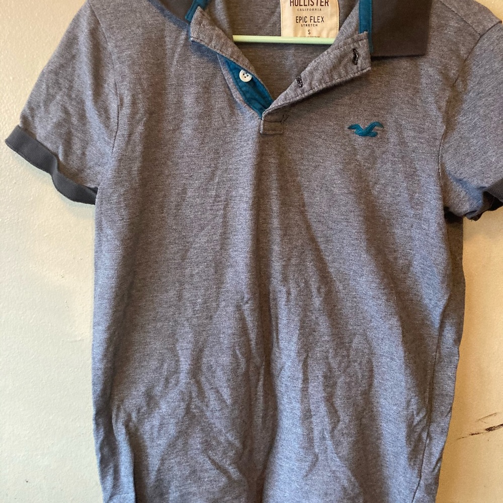Hollister collar neck